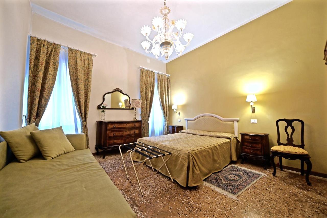 Chandeliers Apartment Velence Kültér fotó